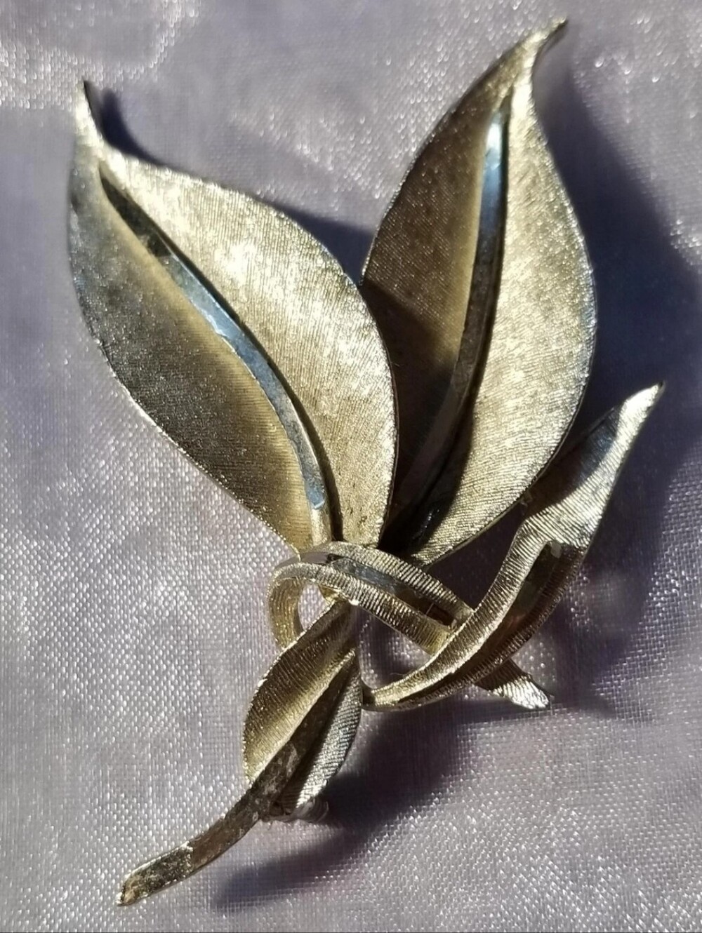BSK Textured Silver Tone Leaf Spray Autumn/Fall Brooch/Pin